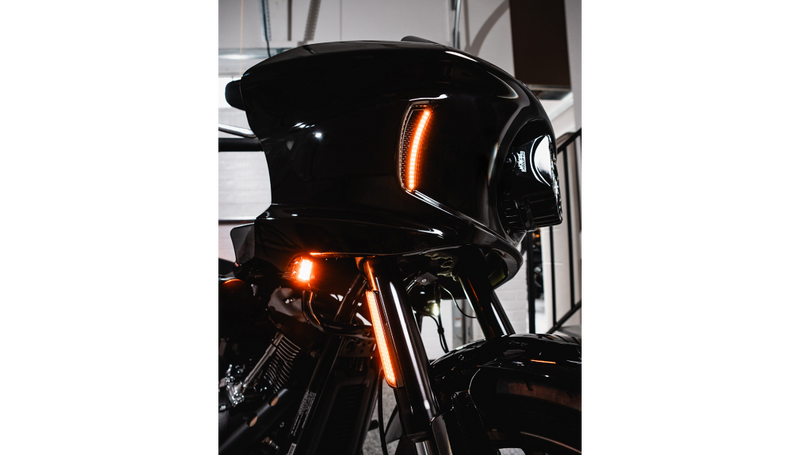 CUSTOM DYNAMICS Fairing Vent Light - Amber/White - Softail Low Rider ST '18-'25 - CD-LRST-VENT-B