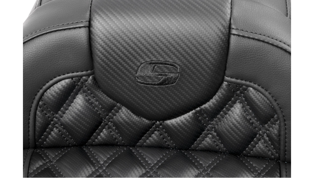 SADDLEMEN RoadSofa Seat - without Backrest - Carbon Fiber - Lattice Stitch - FLTR/FLHX '23-'24 - 823-07-20600 - PartsOutlet.com.au