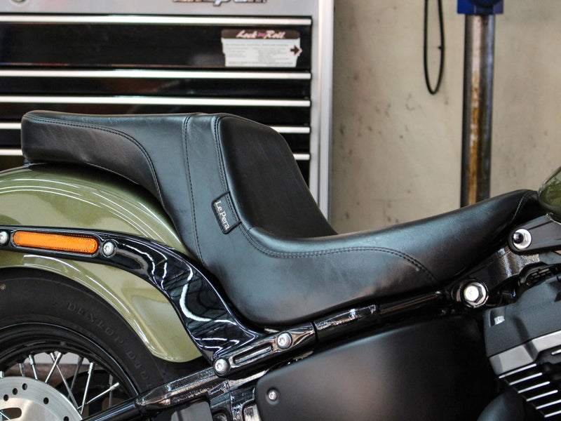 LE PERA Daytona Dual Seat – Smooth. Fits Softail Slim & Street Bob 2018up & Standard 2020up - LY-543S - PartsOutlet.com.au