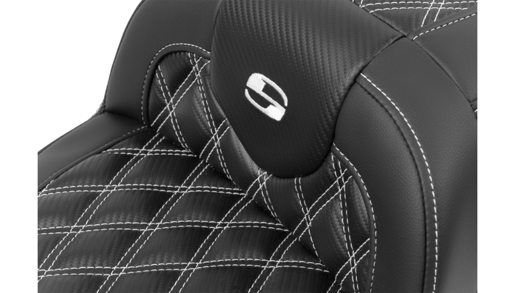 SADDLEMEN RoadSofa Seat - without Backrest - Carbon Fiber - Lattice Stitch - White Stitch - FLTR/FLHX '23-'24 - 823-07-20606 - PartsOutlet.com.au