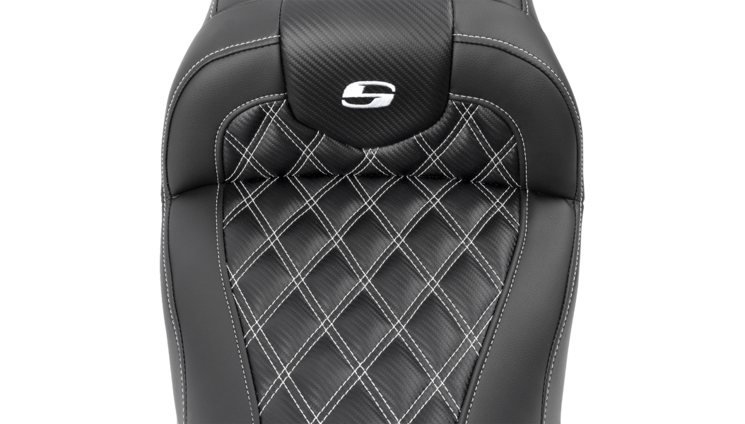 SADDLEMEN RoadSofa Seat - without Backrest - Carbon Fiber - Lattice Stitch - White Stitch - FLTR/FLHX '23-'24 - 823-07-20606 - PartsOutlet.com.au