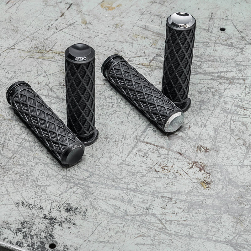 ARLEN NESS Grips - Diamond - TBW - Chrome - 24-later FLHX / FLTRX - 500-059 - PartsOutlet.com.au