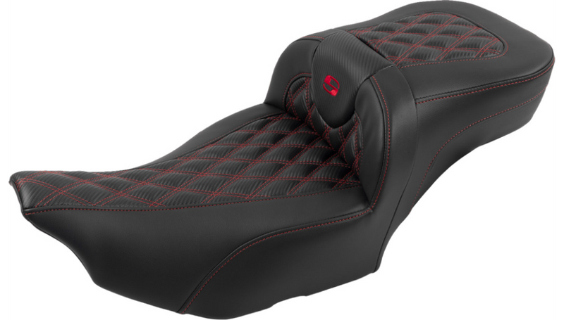 SADDLEMEN Roadsofa Extended Reach Seat - with Backrest - Lattice Stitch w/ Carbon - Red Stitch - FLTR/FLHX '23-'25 - 823-07-207B4