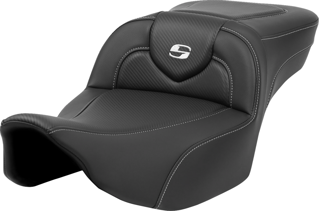 SADDLEMEN Roadsofa Extended Reach Seat - Carbon Fiber - Silver Stitch/Silver Logo - no Backrest - FL '23-'24 - 823-07-186 - PartsOutlet.com.au