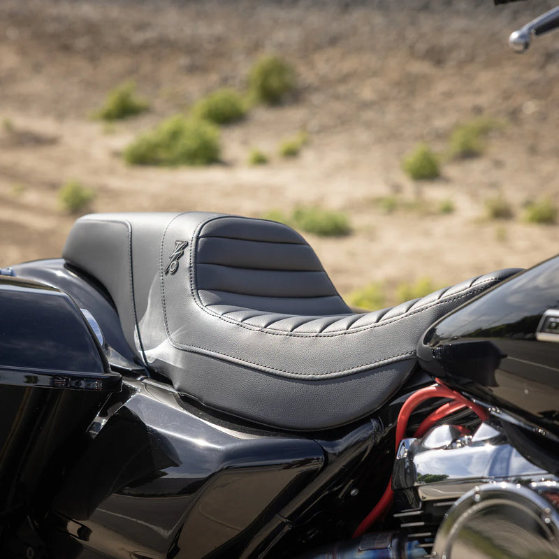 SADDLEMEN Thrashin ' Pro Series Seat - Tuck-n-Roll - FLH/FLT '08-'23 - TS80807T