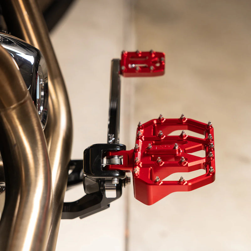 THRASHIN SUPPLY Mini Aggressor Floorboards - Red - Front - Softail '18-'25 - TSC-2031-2-SF