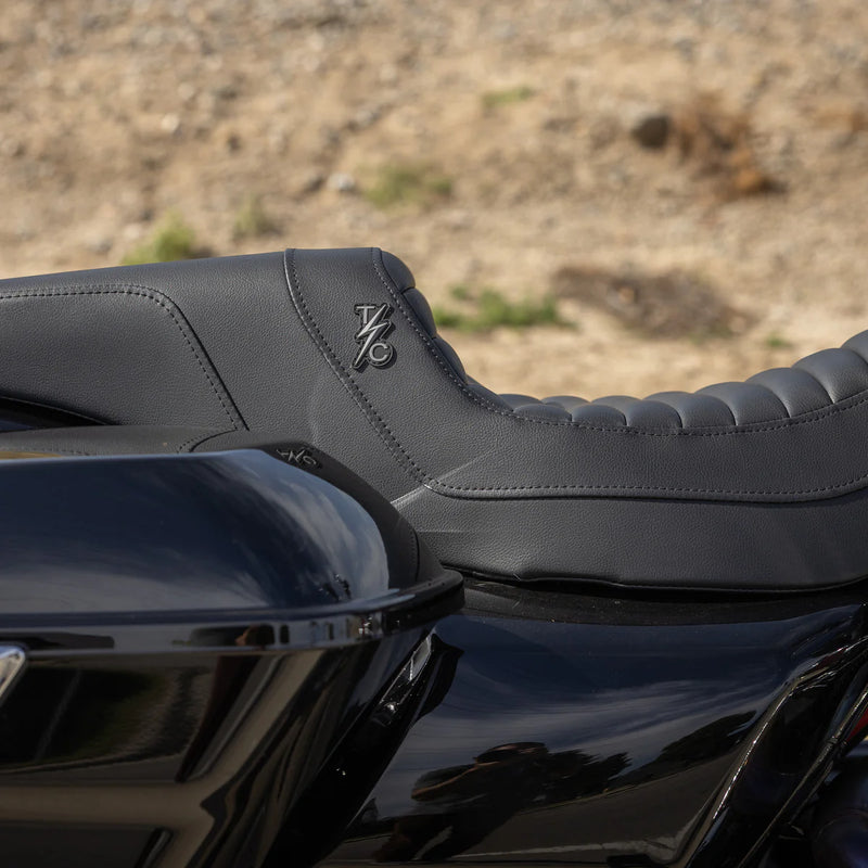 SADDLEMEN Thrashin ' Pro Series Seat - Tuck-n-Roll - FLH/FLT '08-'23 - TS80807T