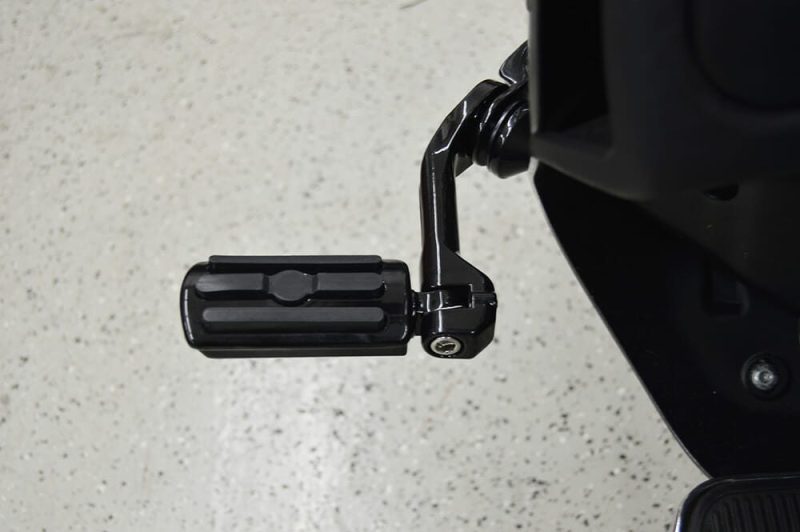RIVCO PRODUCTS Highway Pegs With Mount - Black - MV110