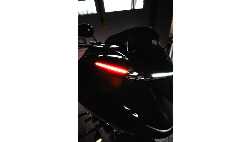 CUSTOM DYNAMICS Windshield Trim - Sequential Turn Signal - Black - FLTR '15-'22 - CD-RG-SWT-AW2-B