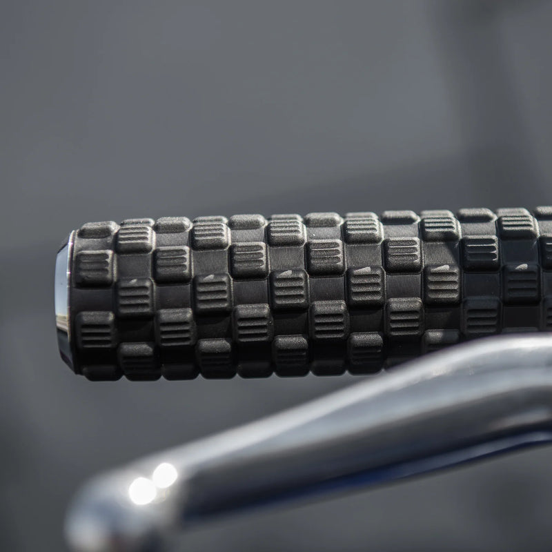 ARLEN NESS Grips - Air Trax - TBW - Chrome - 24-later FLHX / FLTRX - 500-067 - PartsOutlet.com.au