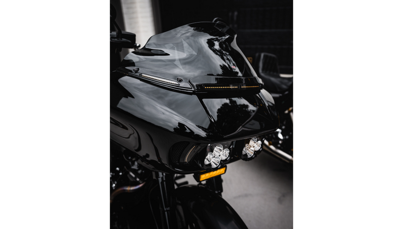CUSTOM DYNAMICS Windshield Trim - Sequential Turn Signal - Black - FLTR '15-'22 - CD-RG-SWT-AW2-B