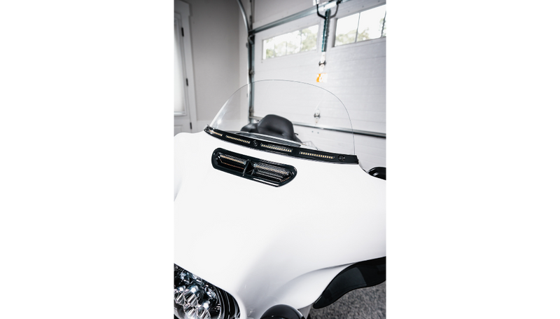 CUSTOM DYNAMICS Windshield Trim - Sequential Turn Signals - Black - FL '14-'25 - CD-WT2-SEQ-14-B