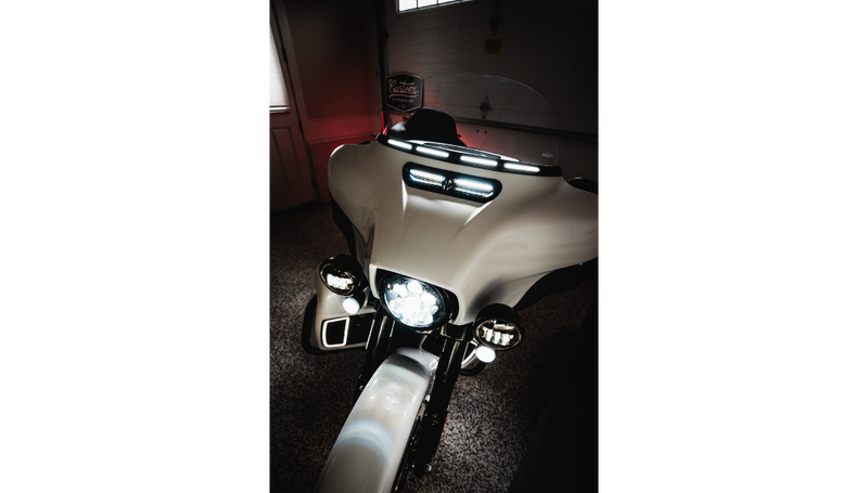 CUSTOM DYNAMICS Windshield Trim - Sequential Turn Signals - Black - FL '14-'25 - CD-WT2-SEQ-14-B