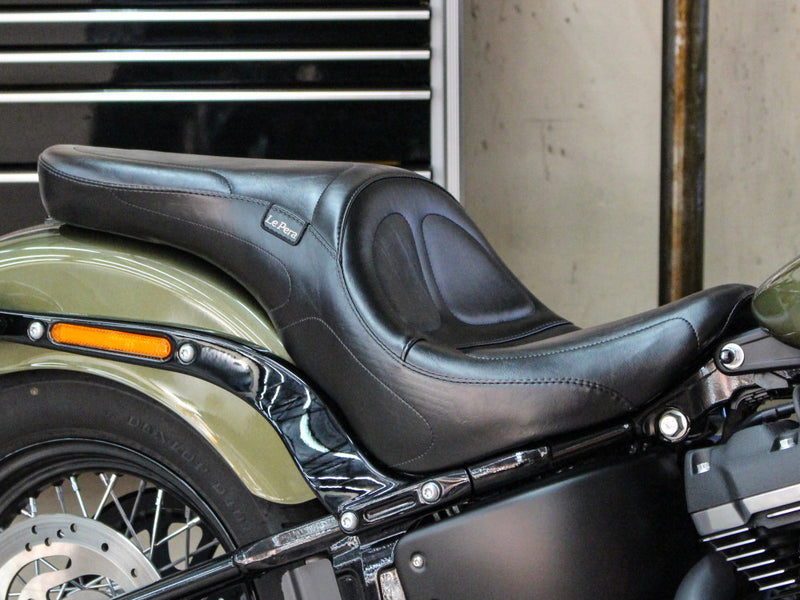 LE PERA Maverick Dual Seat With Stitch. Fits Softail Slim & Street Bob 2018up & Standard 2020up - LY-910 - PartsOutlet.com.au