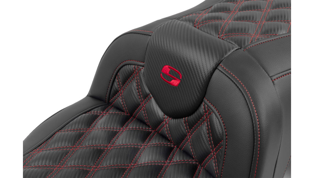 SADDLEMEN RoadSofa Seat - with Backrest - Carbon Fiber - Lattice Stitch - Red Stitch - FLTR/FLHX '23-'24 - 823-07-206B4