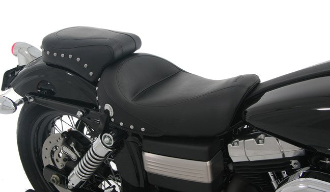 MUSTANG Solo Studded Seat - Harley-Davidson Dyna 2006-2017 - 76106 - PartsOutlet.com.au